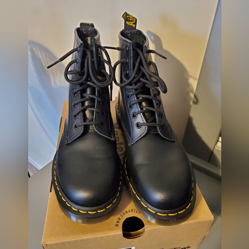 Dr Martens black smooth